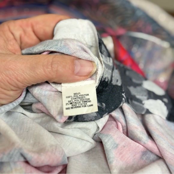 Energie Floral Multicolor Chiffon Women's Top. Size Large - Picture 6 of 7